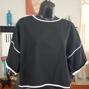 🔴SALE🔴Black and white crop top